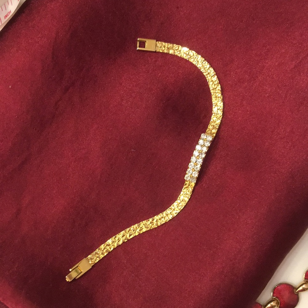 Beautiful Gold/Crystal Bracelet!